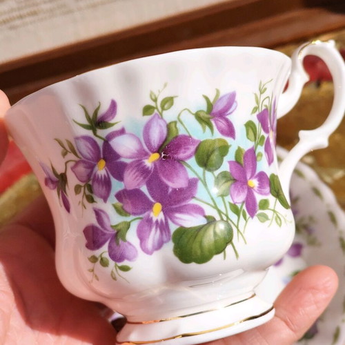 Royal Albert February tea cup like new, bone china