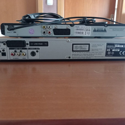 DVD players pack of 2, like new condition