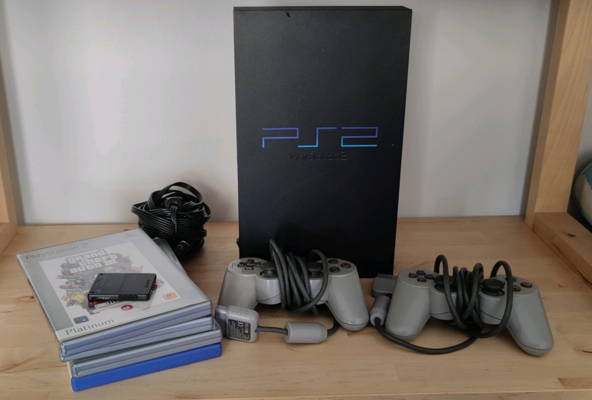 Sony PlayStation 2 console used with 2… - € 80,00 - Vendora.cy