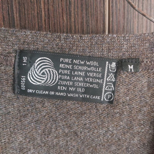 Cardigan with V buttoned plaid pattern in good condition, size M, beige and brown