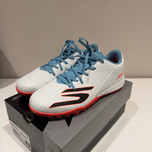 Skechers Soccer Shoes SKX_2 JR Youth TF like new, white and blue, size 35