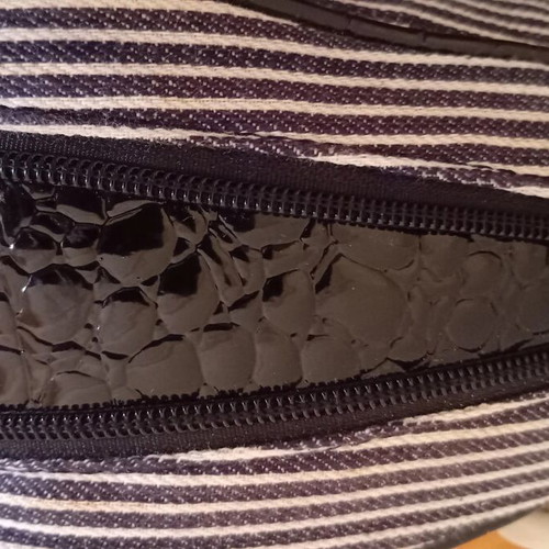 Skondras women's shoulder and hand bag like new, quirky design