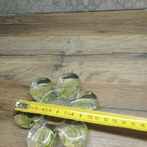 Glass Daisy Tealight Candle Holder like new with green shades