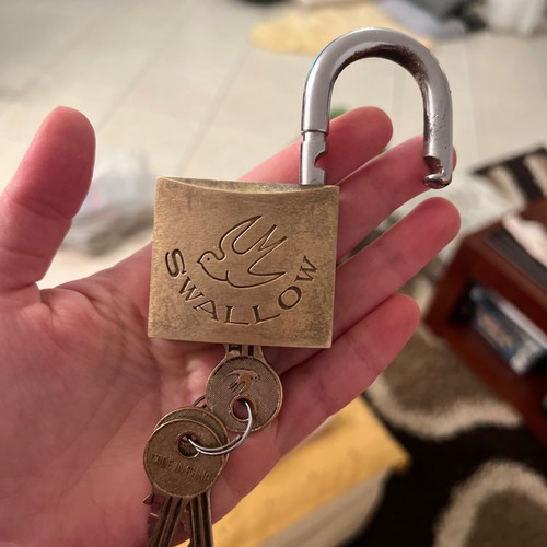 Swallow large padlock used with 3 keys, brass
