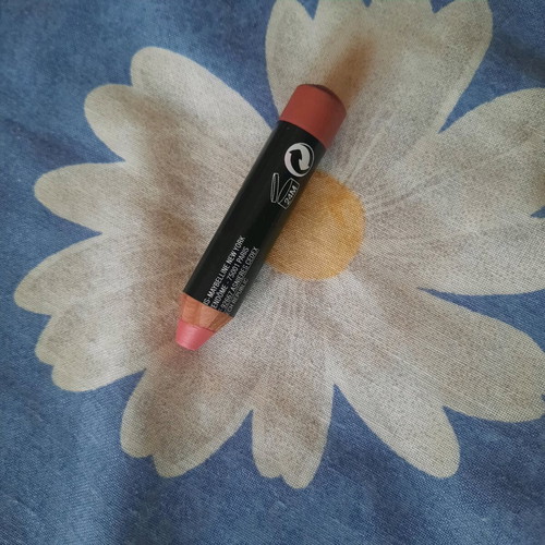 Maybelline pencil lipsticks used, fuchsia and pink, set of 2