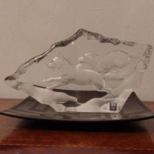 Crystal sculpture Mats Jonasson Running Wolfs large size like new