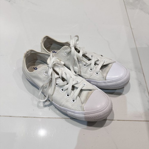 Converse white canvas sneakers, size 40