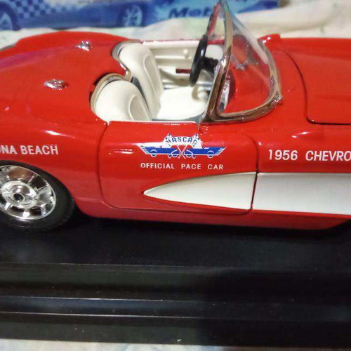 Chevrolet Corvette Daytona Beach 1957 by Burago 1:24 like new