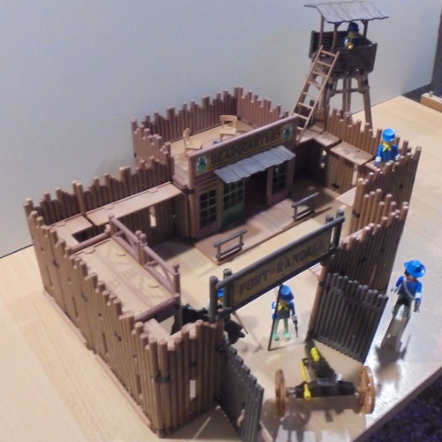Playmobil Fort Randall officers' fort used