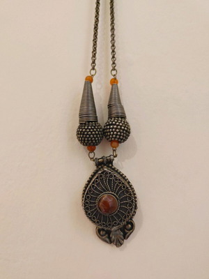 Vintage pendant necklace used with photo or object holder