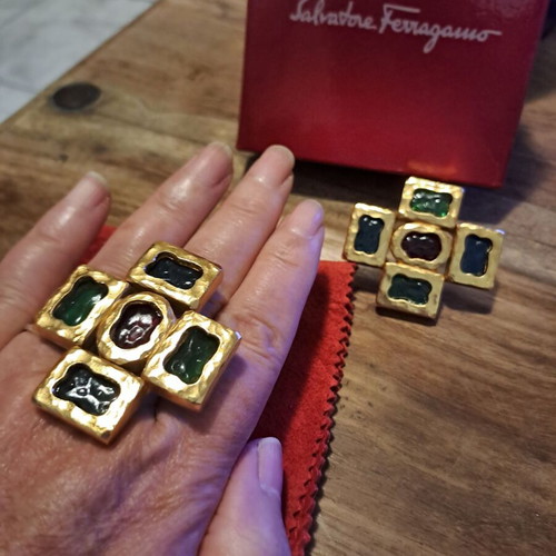 Salvatore Ferragamo Gancini earrings vintage, like new, size XXL