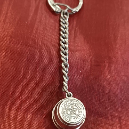 Vintage beer barrel keychain like new