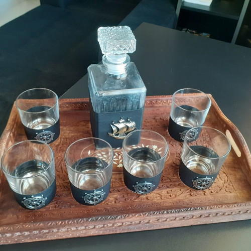 Set of 6 glass whiskey glasses with bottle and leather decoration, like new