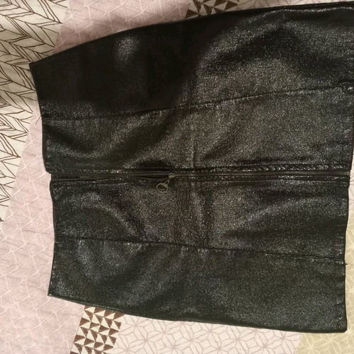 Owtwo vinyl skirt like new, one size, black with zipper