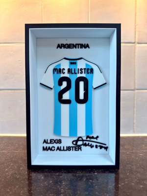Alexis Mac Allister #20 Argentina FC logo collectible like new