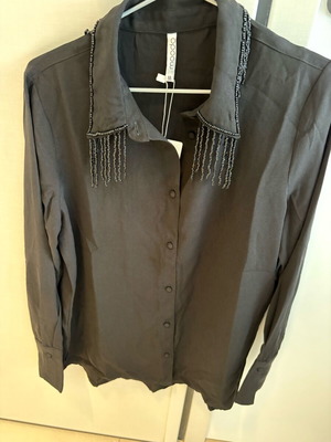 Black shirt with collar details medium, new