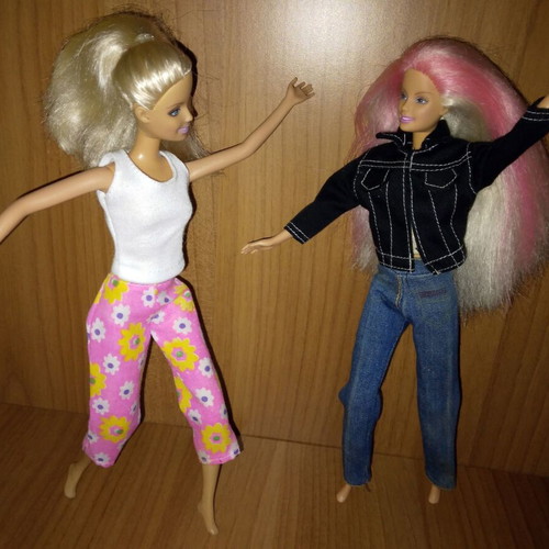 Barbie dolls used, pack of 2, early 2000s