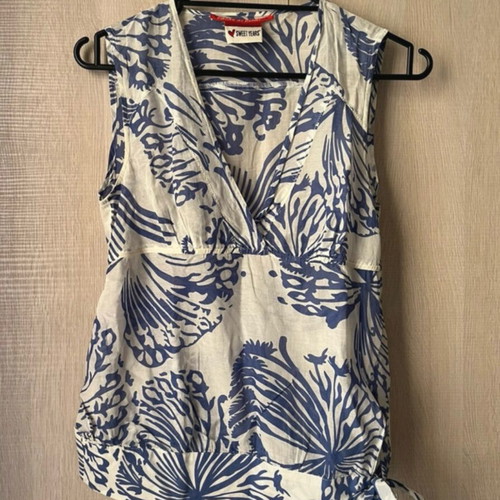 Summer blouse like new, sleeveless with print, size M