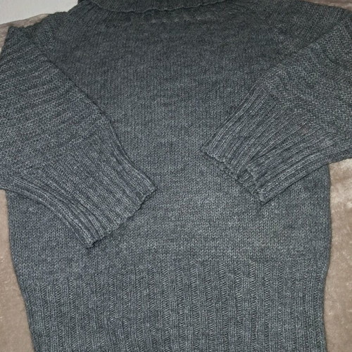 Wool turtleneck gray with 3/4 sleeves like new