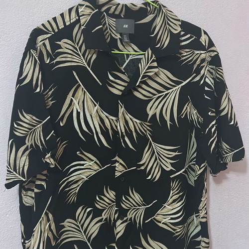 H&M shirt with black buttons, like new, size L