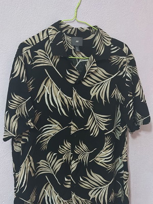 H&M shirt with black buttons, like new, size L
