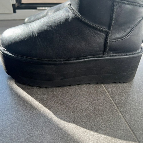 Ugg Ultra Mini Platform boots like new, leather, size 36, black