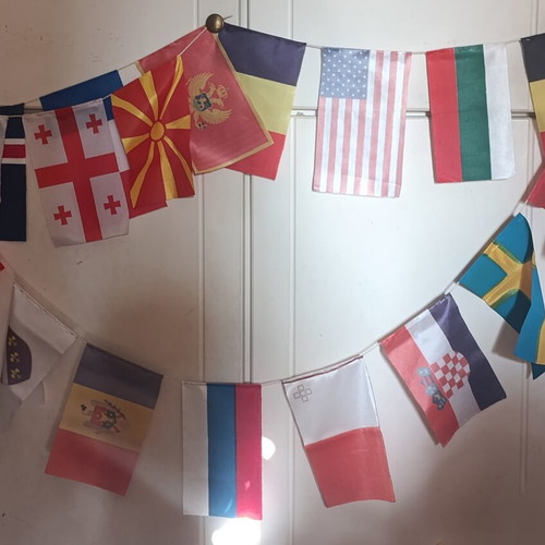 Garland with 20 fabric flags of various countries, 3.10m length, new