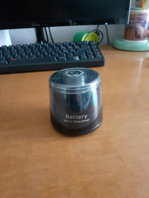 Electric sharpener used with AA batteries