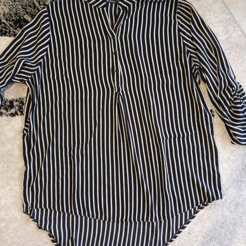 Black and white shirt One Size like new