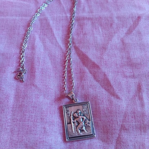 Silver pendant necklace