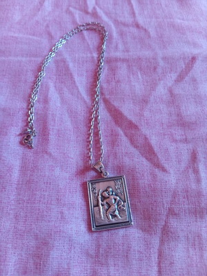 Silver pendant necklace