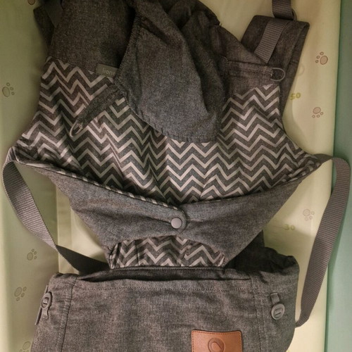 Lionelo baby carrier like new, classic grey with max weight 20kg