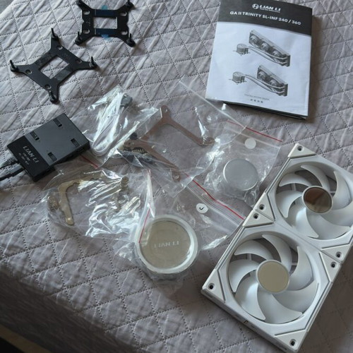 Lian Li Galahad II Trinity 240mm CPU Liquid Cooler like new, white