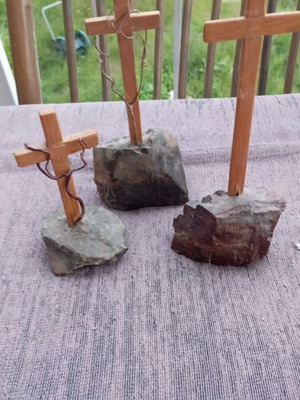 Σετ 3 σταυροί μεταχειρισμένοι σε πέτρα και ξύλο