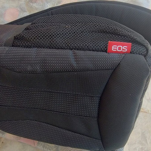 Camera bag for DSLR, comfortable shoulder strap