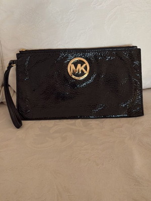 Michael Kors leather wristlet black like new