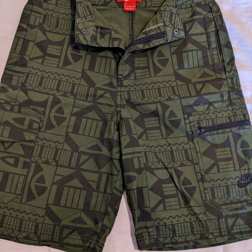 Nike men's shorts size M new, hiking with graphic print