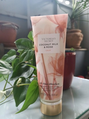 Victoria's Secret Coconut Milk & Rose Fragrance Lotion 236ml new