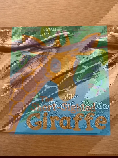 The short-sighted Giraffe - children’s book in English about wearing glasses