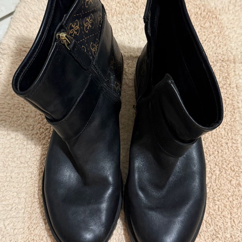 Guess black leather ankle boots used, size 39, gold buckle detail