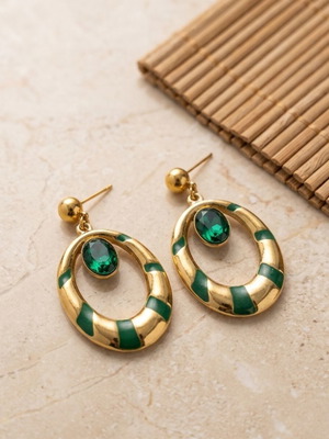 Earrings with green stone vintage design new