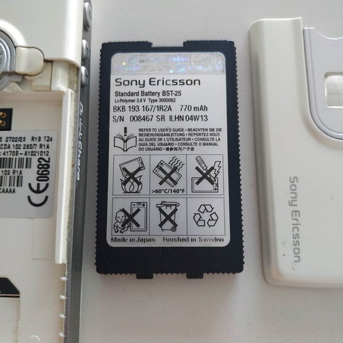 Sony Ericsson T630 used mobile phone with charger, white