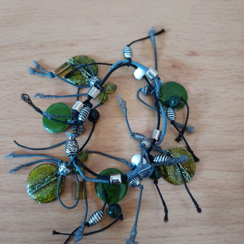 Women's elastic bracelet used
