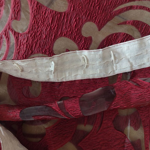 Bordeaux curtain like new with polyester design 2.77×2.77
