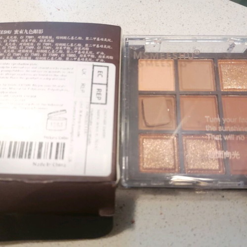 Eyeshadow palette in earthy tones new with shimmer