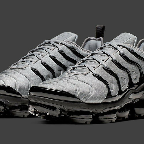 Nike VM Vapormax Plus sneakers like new, grey and black