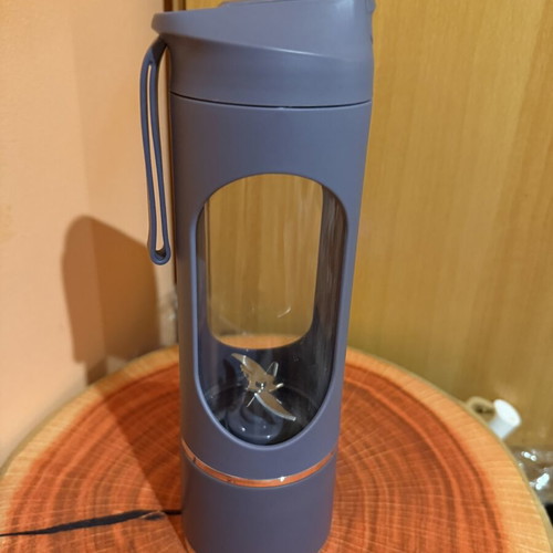Portable USB Blender like new with LED display