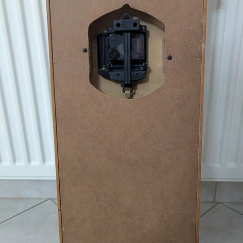 Wall clock like new, dimensions 68cm height and 26cm width