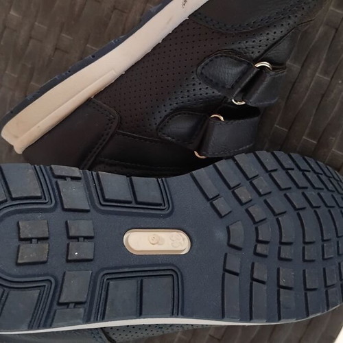 Boys' blue sneakers size 35 like new with velcro