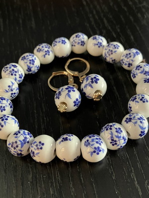 Jewelry set with ceramic beads like new, white and blue design